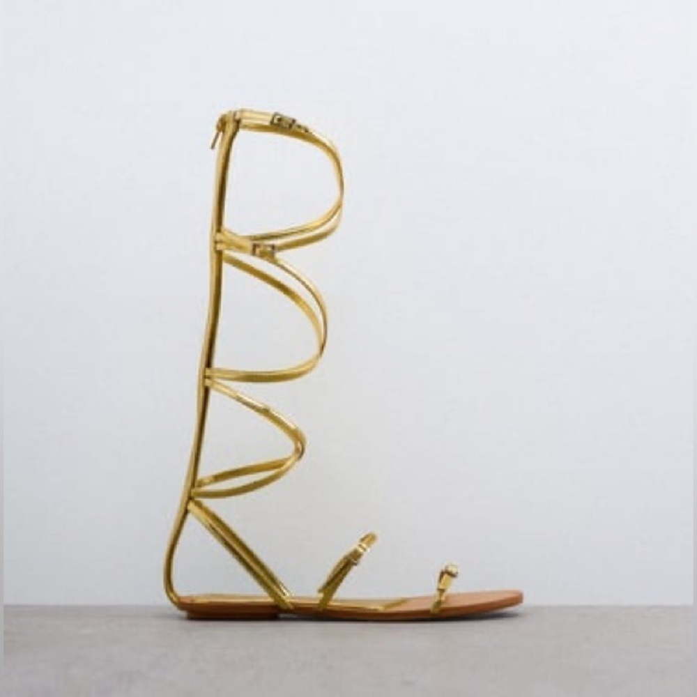 NWT. Zara Golden Strappy Flat Sandals with Buckle Details. Size 7,5.